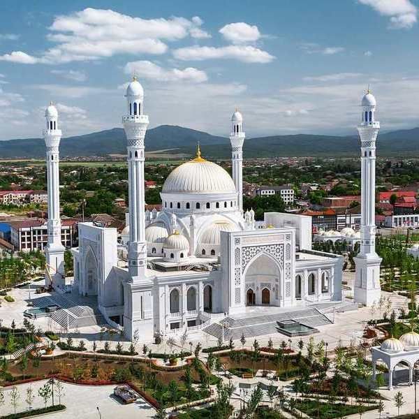 Masjid Faleh bin Issa Al-Abeiri: Tempat Beribadah yang Menyatu dengan Budaya Cilacap